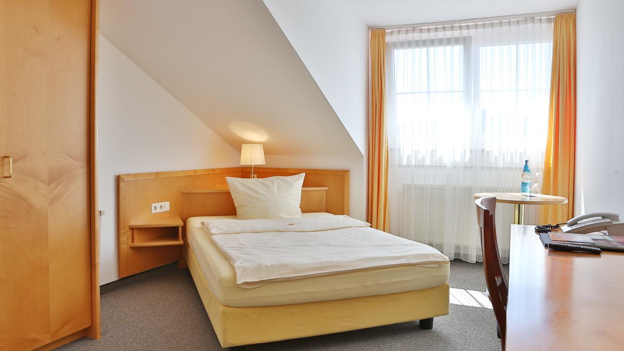 Hotel Alznauer Hof Gomaringen Exterior photo